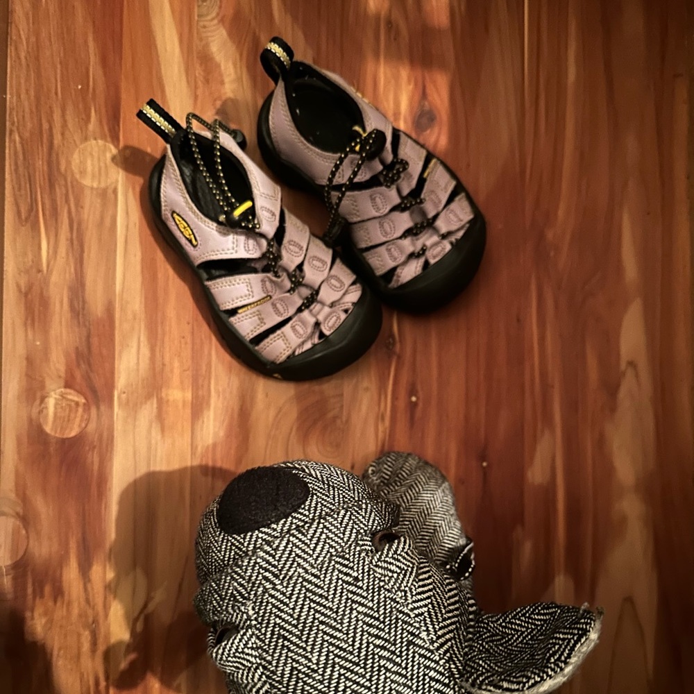 Keen girls sandals waterproof
